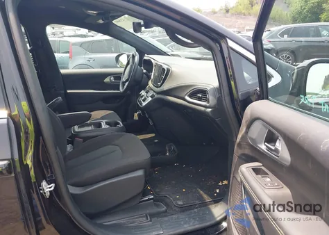 2024 Chrysler Pacifica Touring z USA, uszkodzony, nr VIN 2C4RC1FG3RR154388